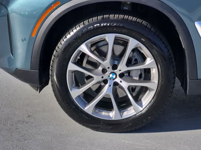 Used 2025 BMW X5 xDrive40i w/ Premium Package AWD/4WD image 13