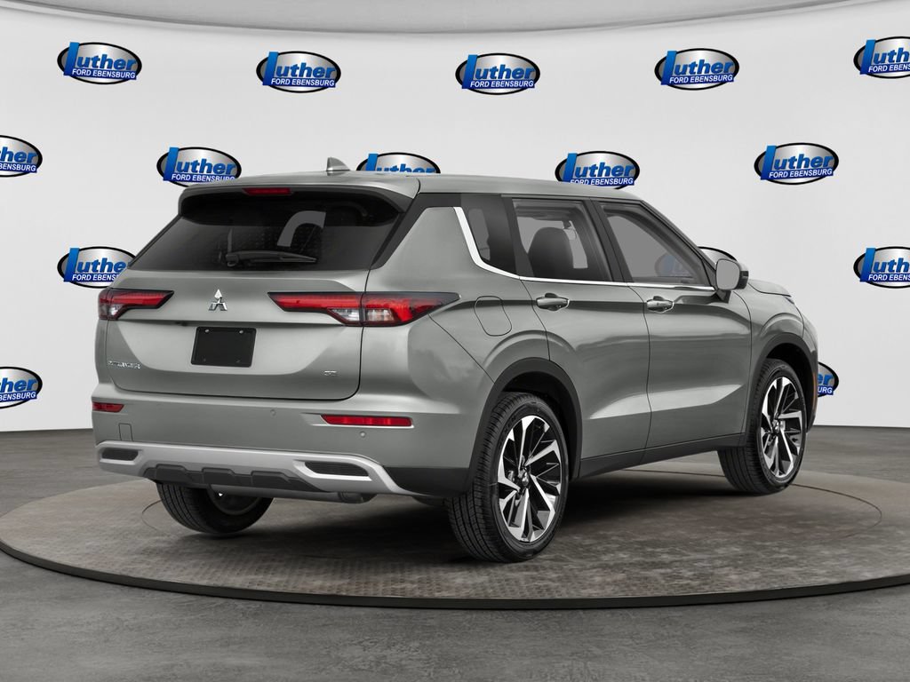 Used 2024 Mitsubishi Outlander AWD image 2