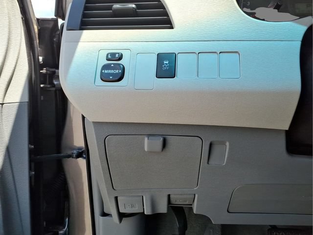 Used 2014 Toyota Sienna L FWD image 14