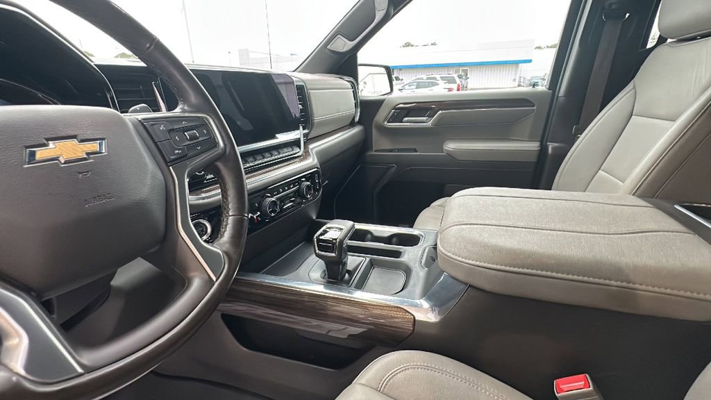 Used 2024 Chevrolet Silverado 1500 LT image 14