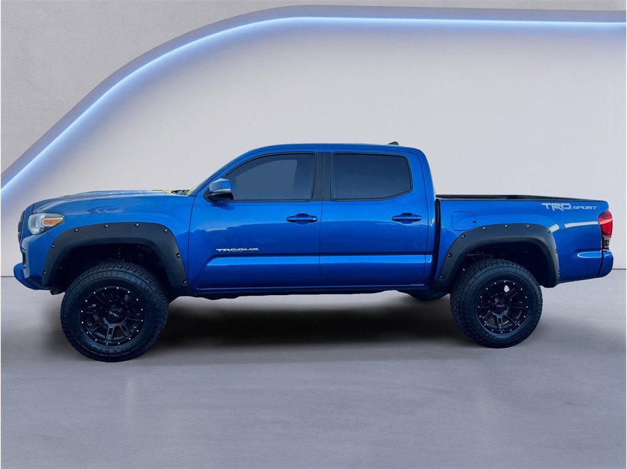 Used 2016 Toyota Tacoma TRD Sport w/ Towing Package RWD image 3