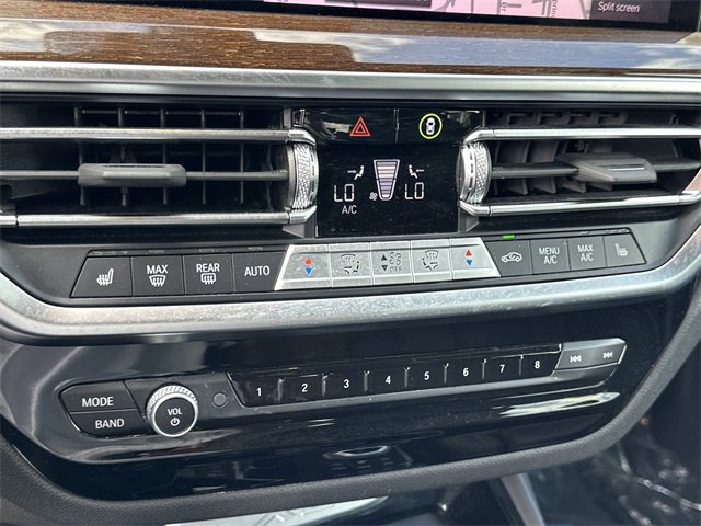 Used 2024 BMW X3 sDrive30i w/ Premium Package image 9