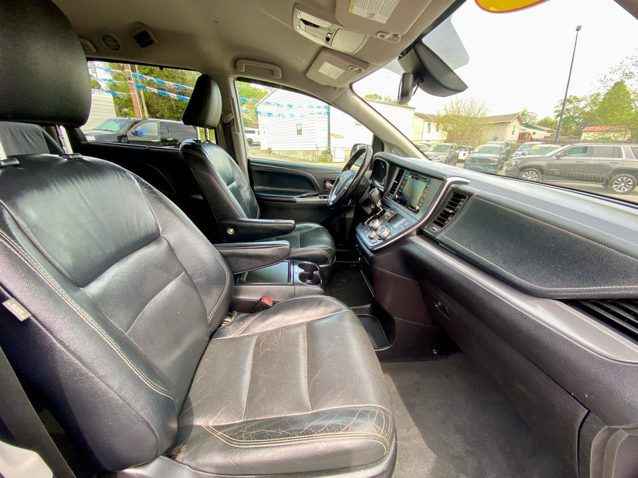 Used 2019 Toyota Sienna SE FWD image 9