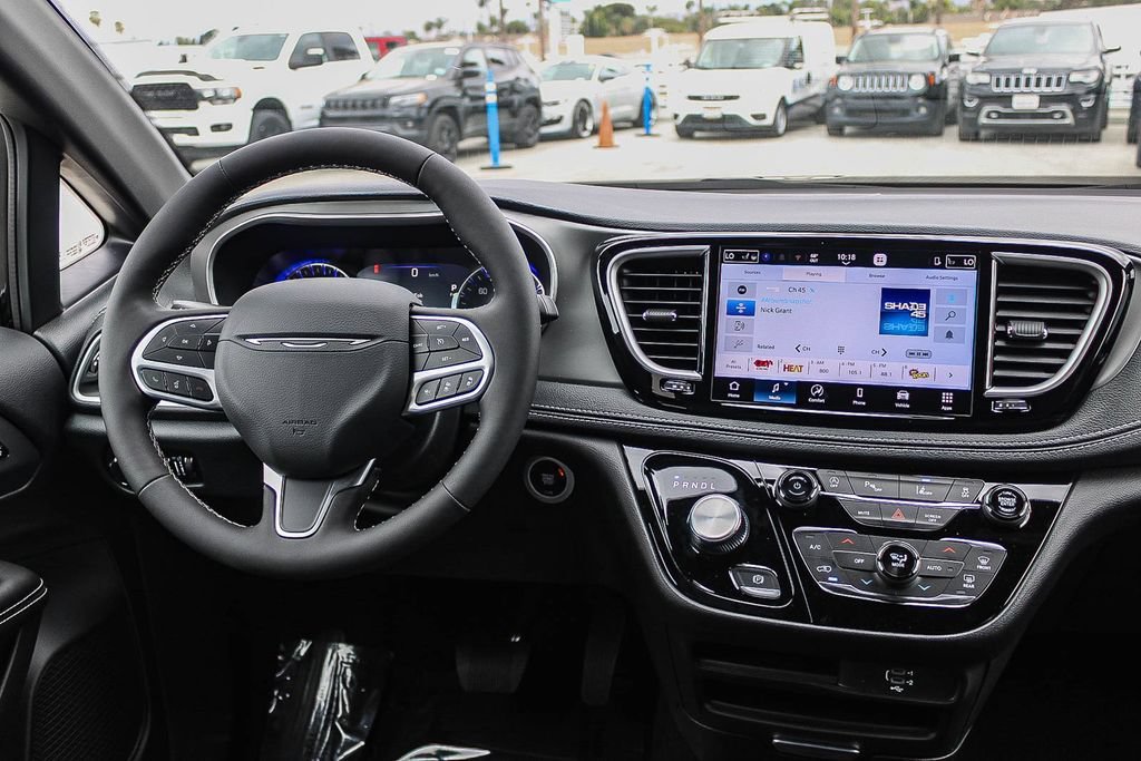 New 2027 Chrysler Pacifica Select FWD image 14