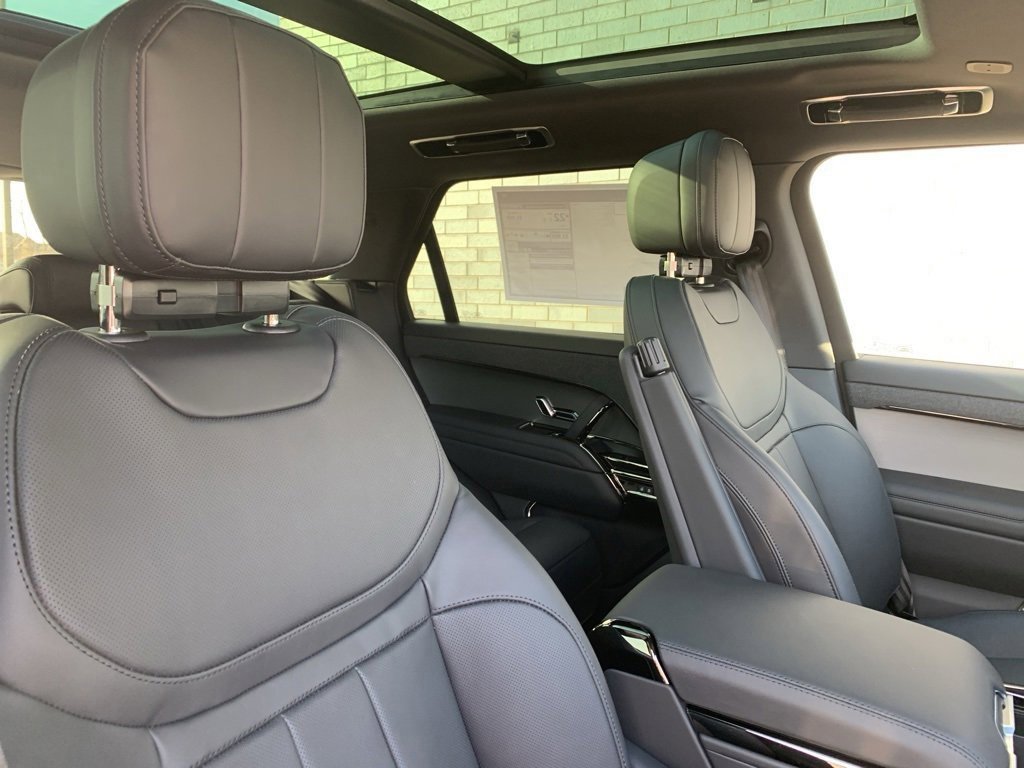 Used 2025 Land Rover Range Rover Sport SE image 15
