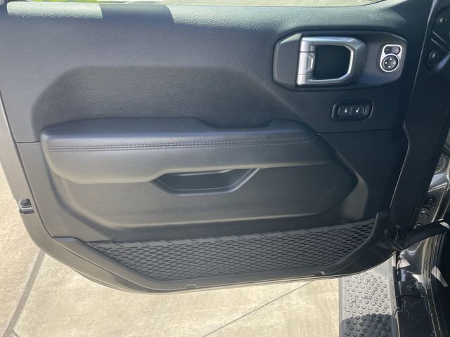 Used 2021 Jeep Wrangler Unlimited Sahara AWD/4WD image 22