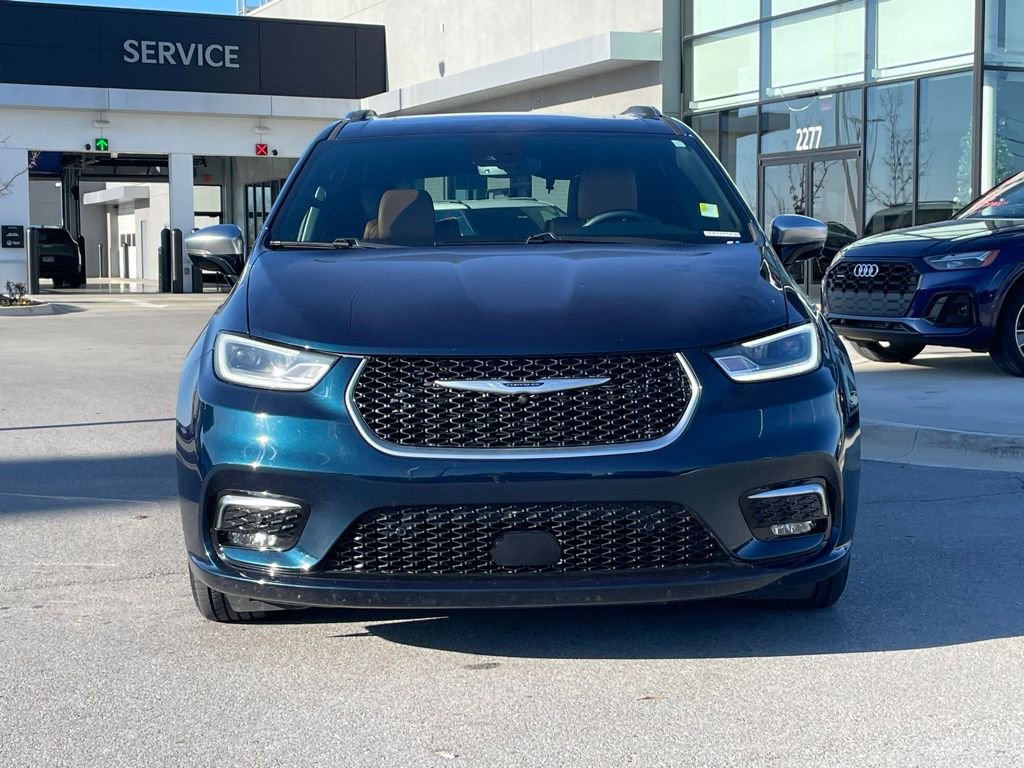 Used 2023 Chrysler Pacifica Pinnacle image 2