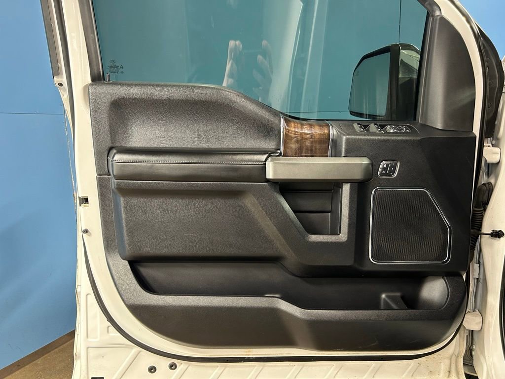 Used 2017 Ford F150 Platinum w/ Equipment Group 701A Luxury image 19
