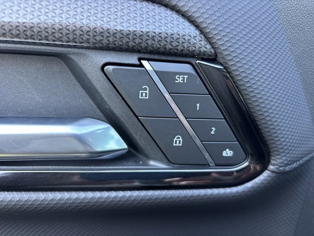 Used 2025 Chevrolet Silverado 2500 ZR2 w/ Technology Package image 24