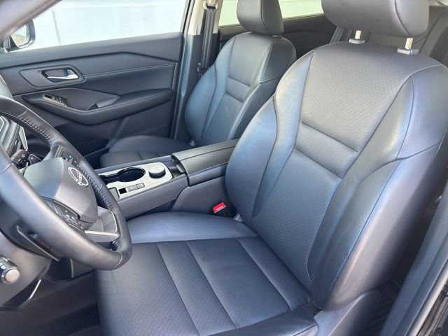 Used 2025 Nissan Rogue SV w/ SV Premium Package image 27