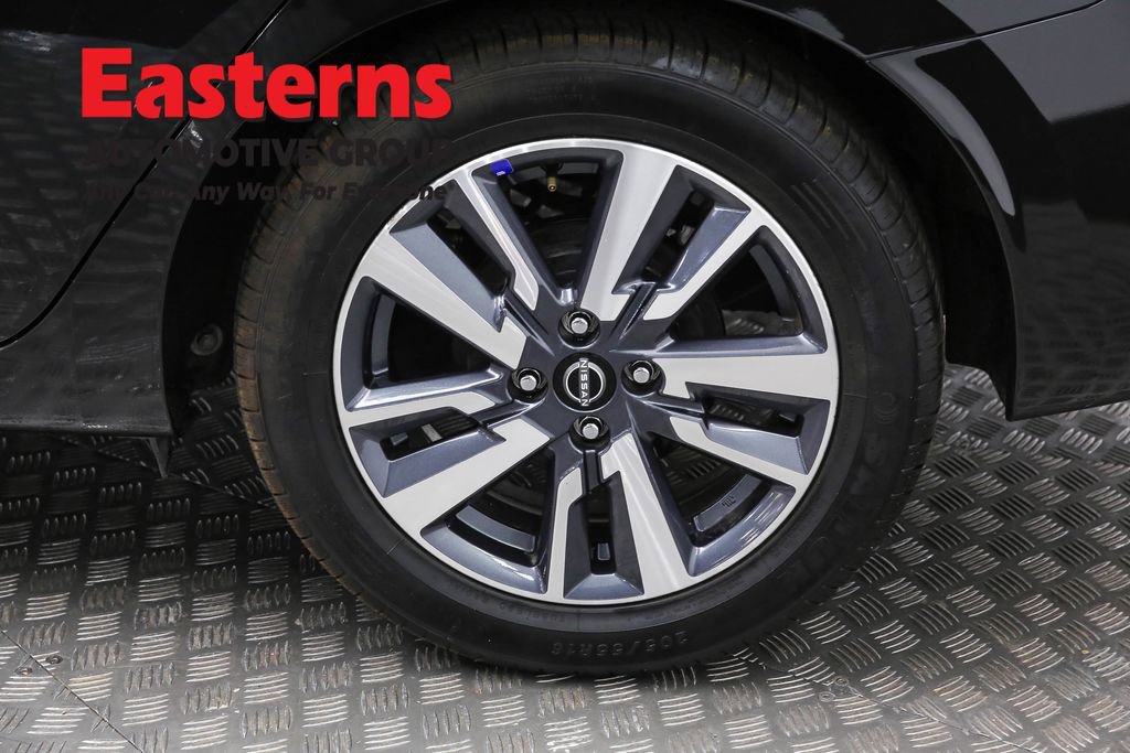 Used 2023 Nissan Versa SV image 33