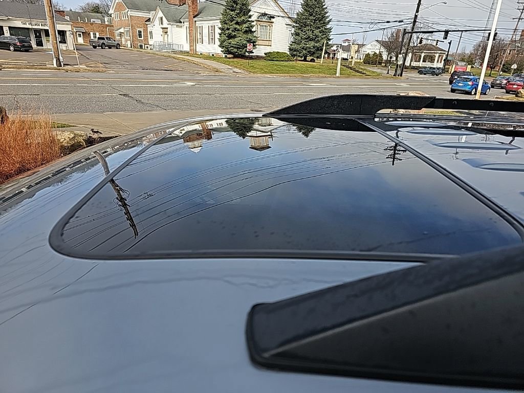 Used 2023 GMC Acadia AT4 w/ Technology Package image 10