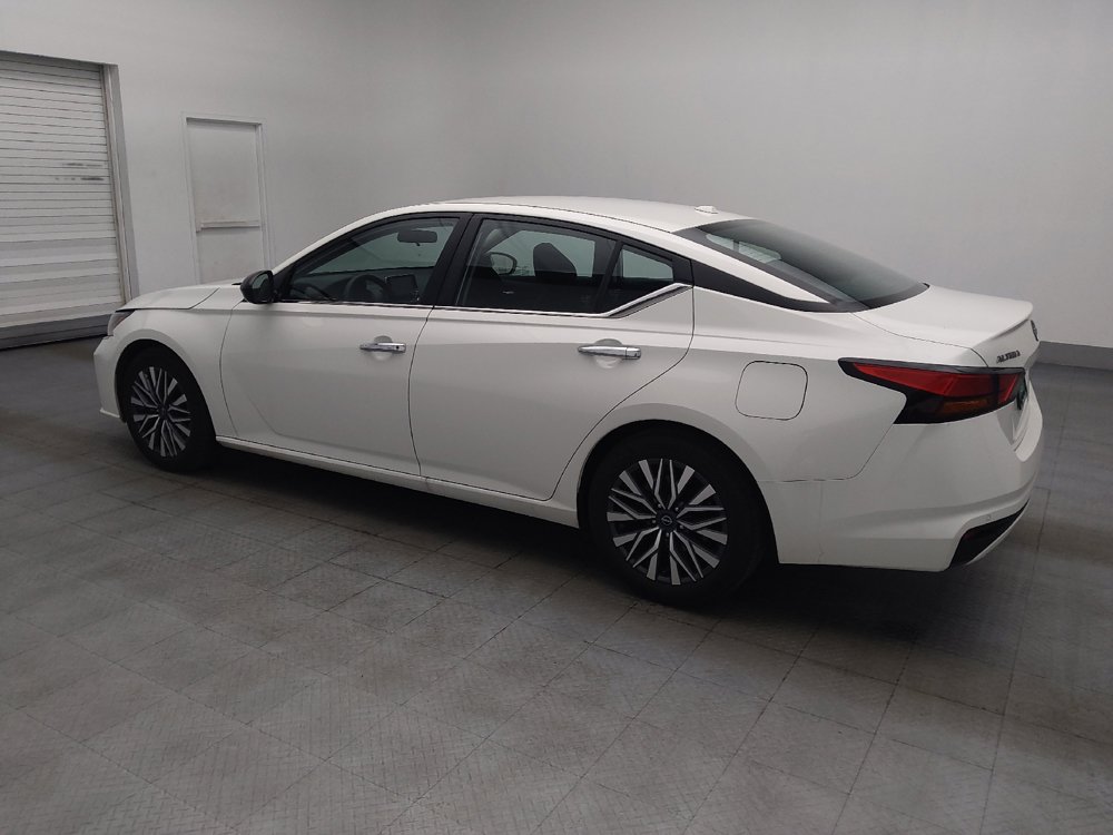 Used 2025 Nissan Altima 2.5 SV FWD image 3
