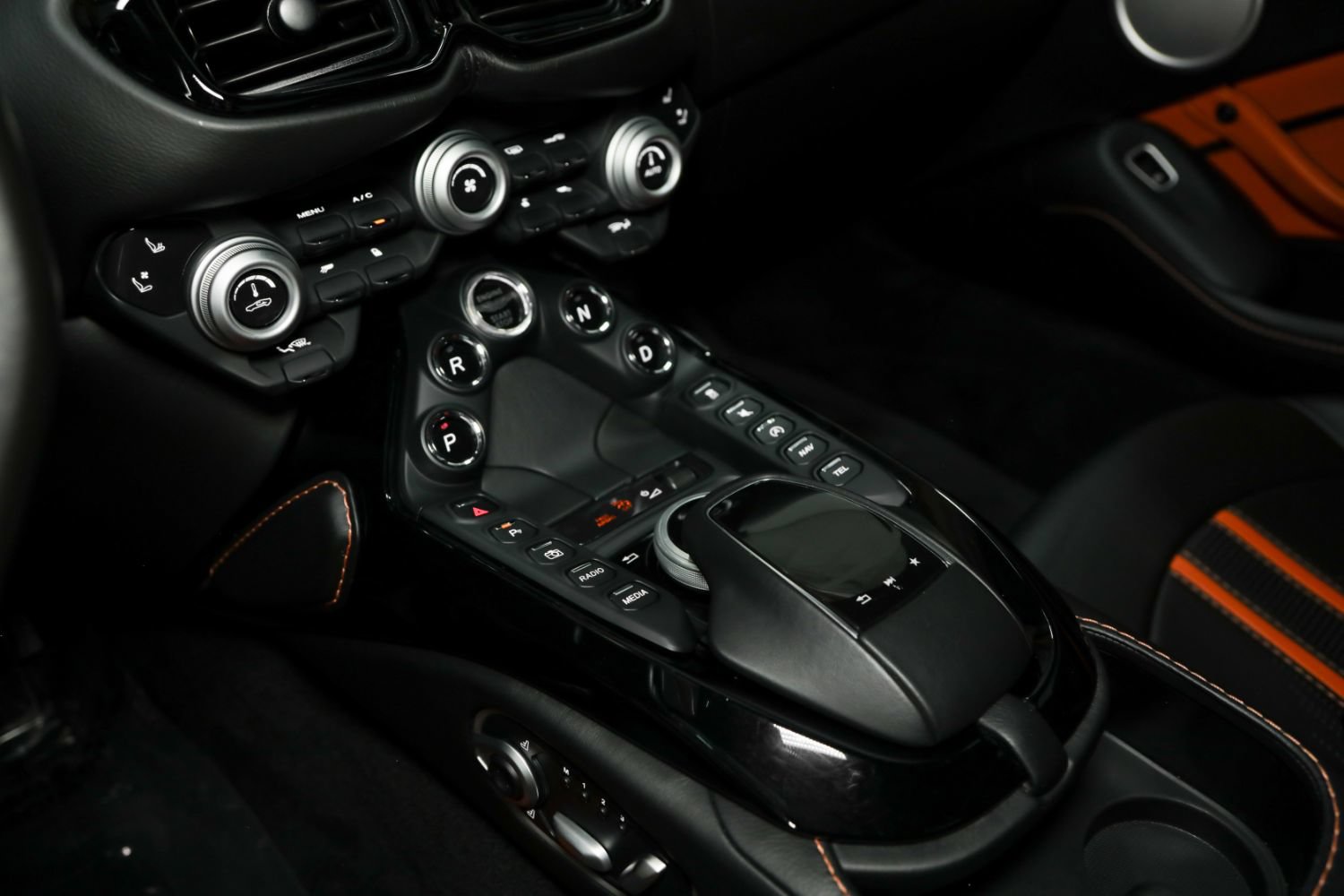 Used 2019 Aston Martin V8 Vantage Coupe RWD image 43