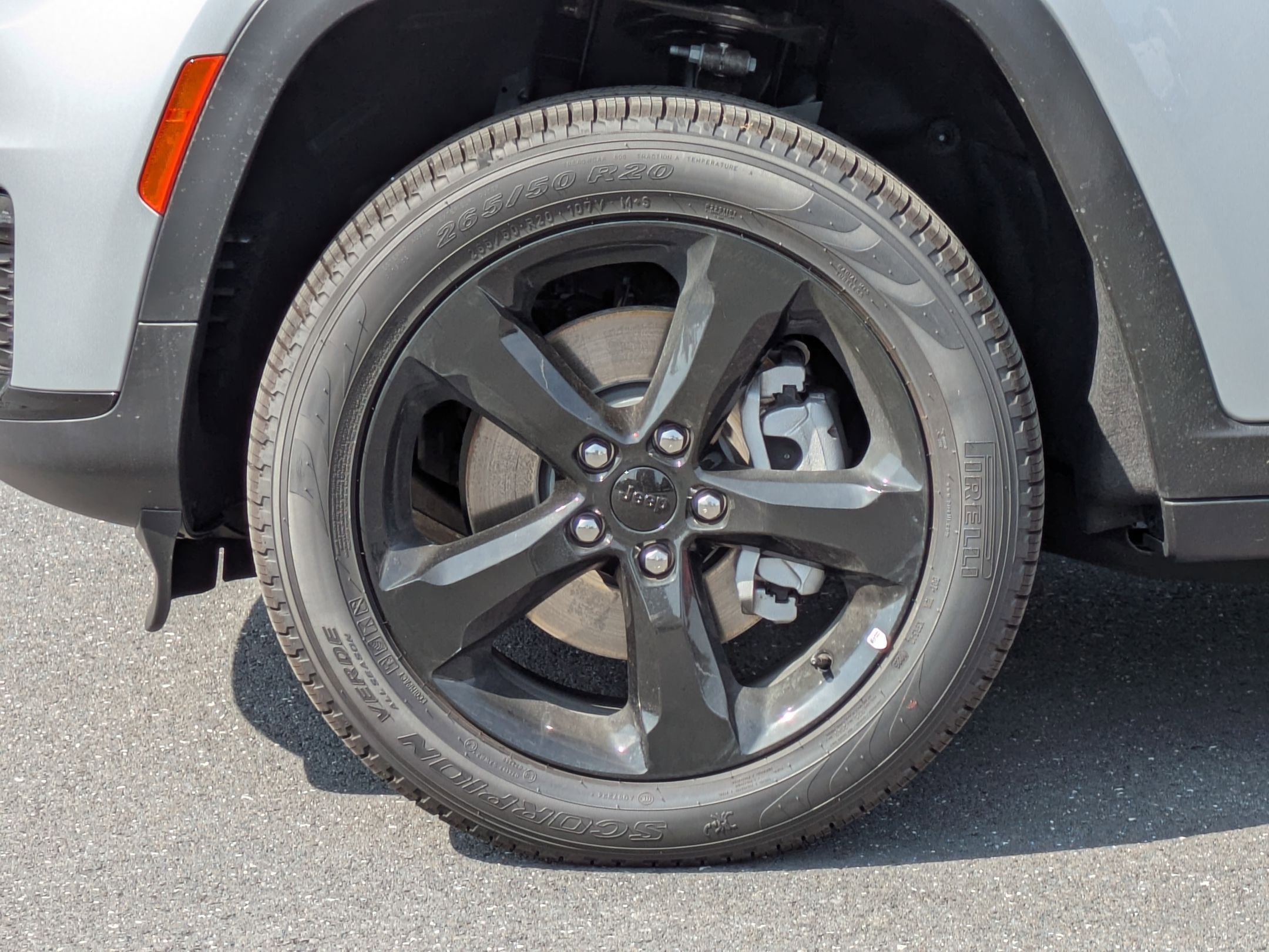 New 2025 Jeep Grand Cherokee L Limited w/ Black Appearance Package AWD/4WD image 9