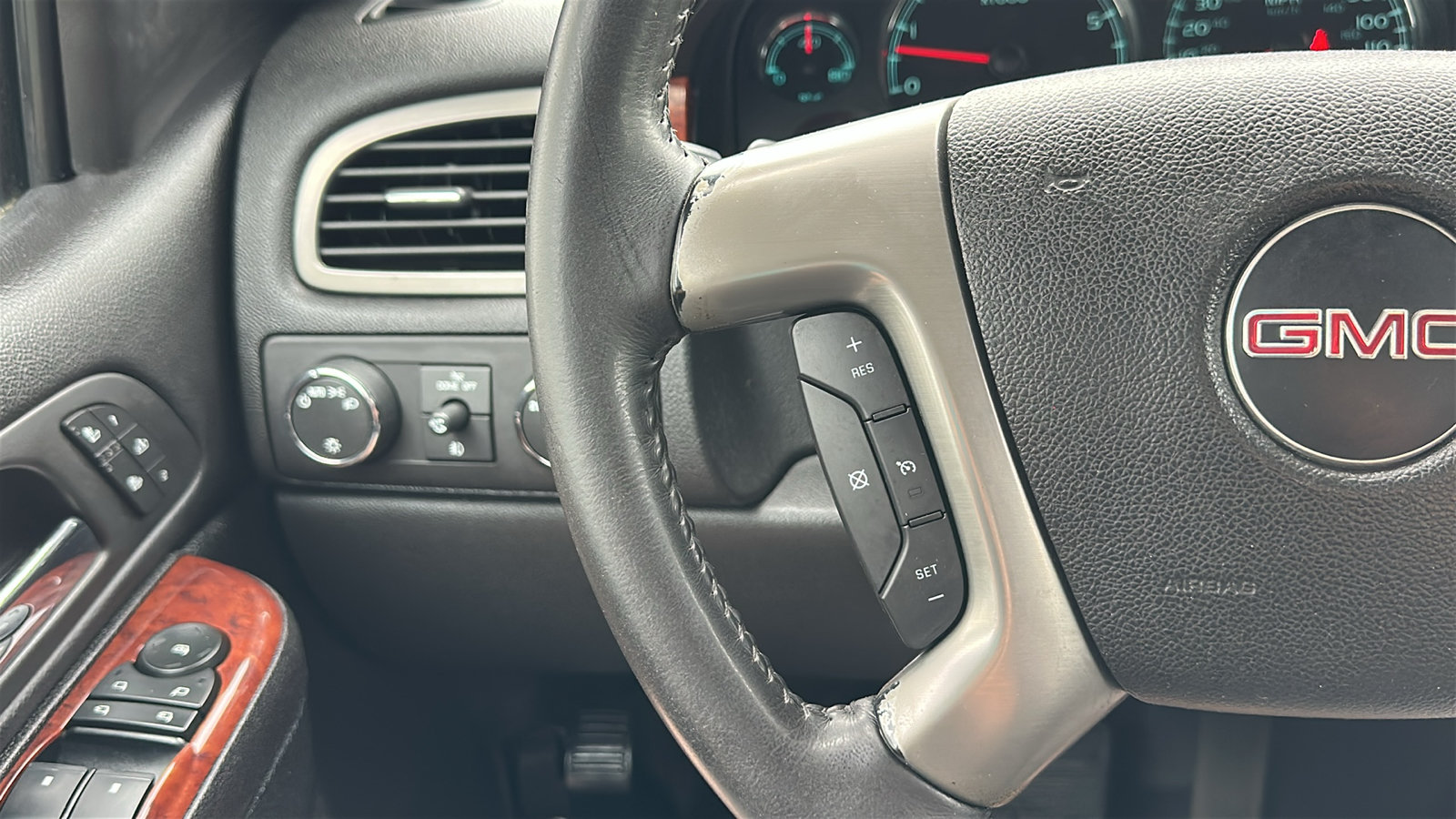 Used 2012 GMC Sierra 1500 SLT w/ SLT Convenience Package AWD/4WD image 18