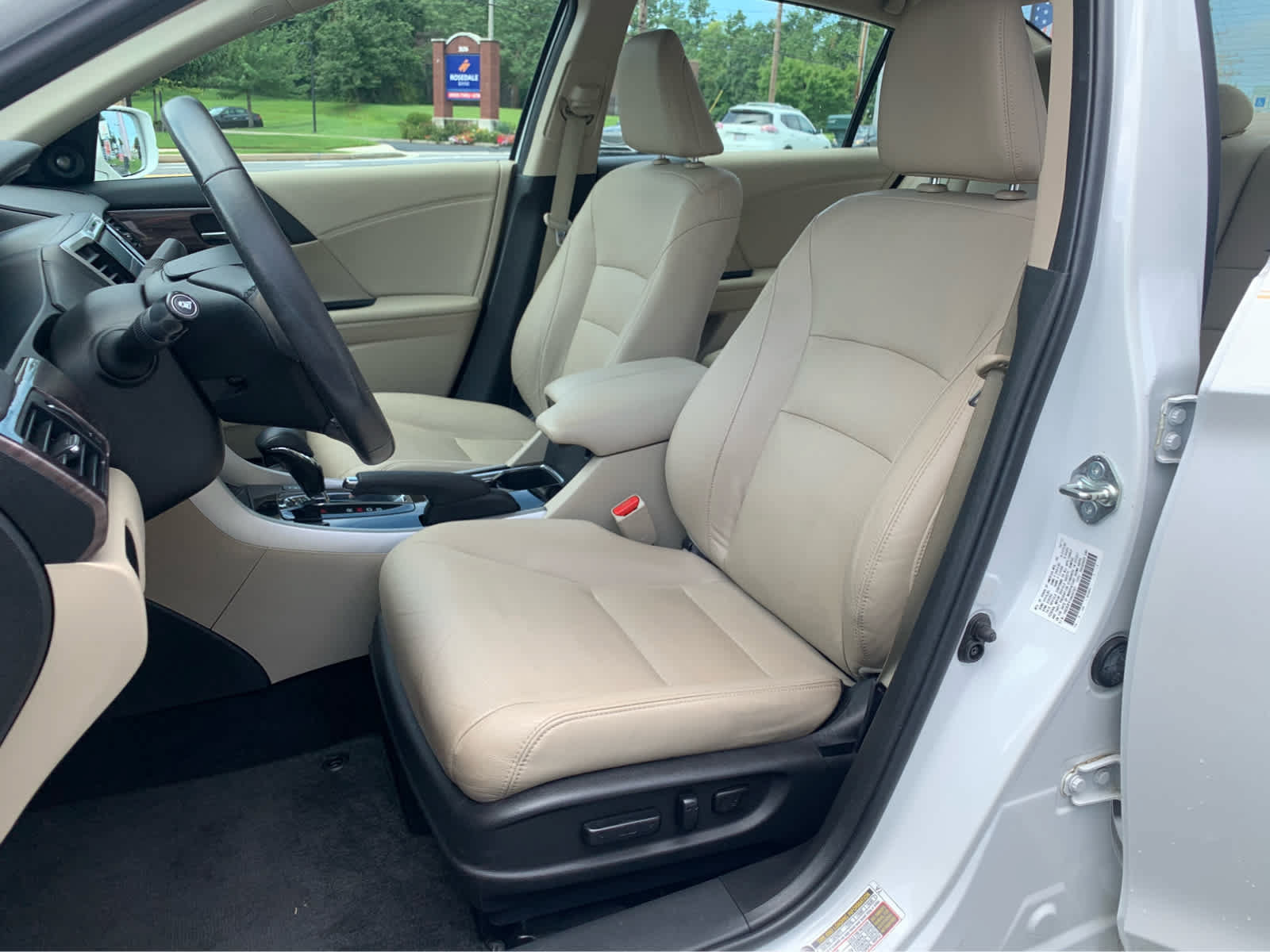Used 2017 Honda Accord Touring image 12