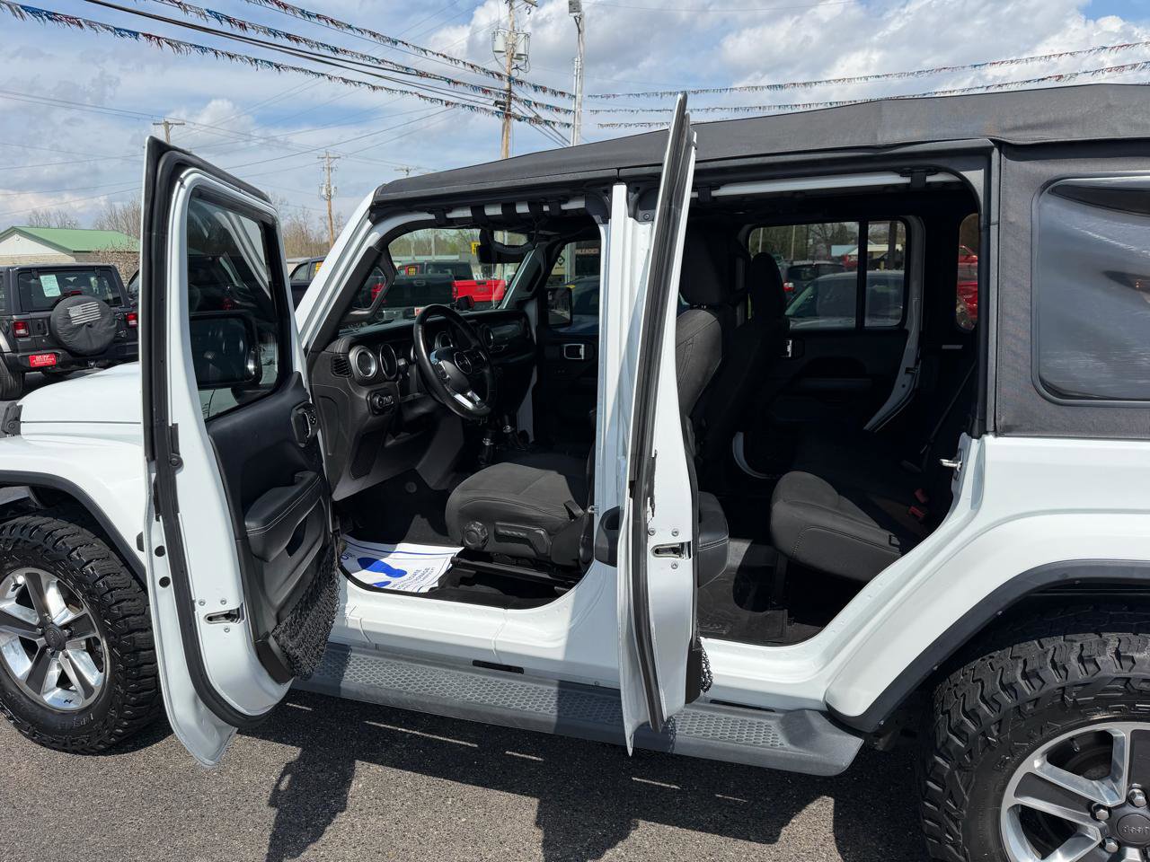 Used 2018 Jeep Wrangler Unlimited Sahara image 7