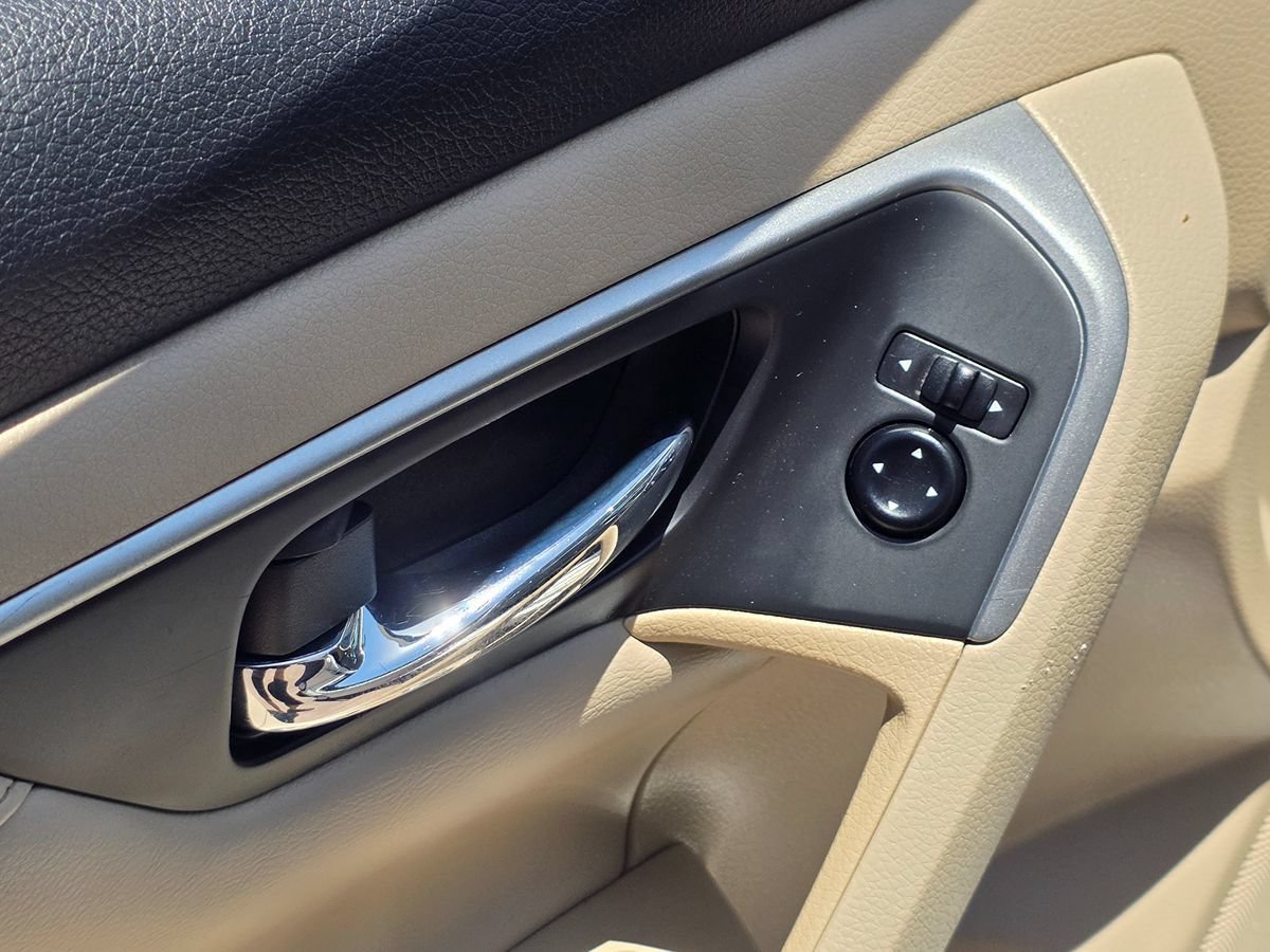 Used 2015 Nissan Altima 2.5 SV FWD image 26