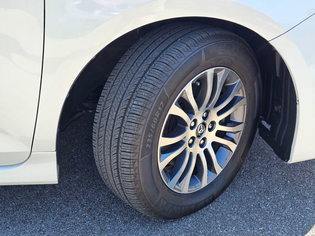 Used 2019 Toyota Sienna XLE w/ XLE Navigation Package image 24