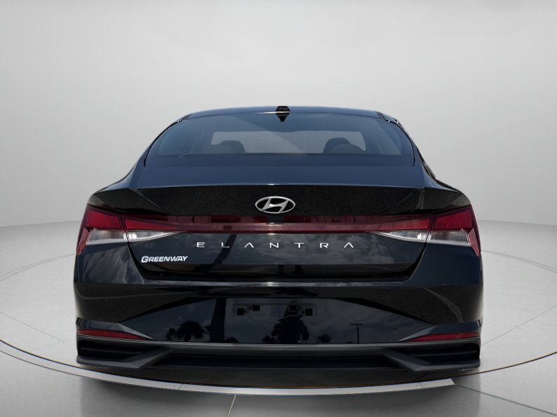 Used 2023 Hyundai Elantra SE FWD image 4