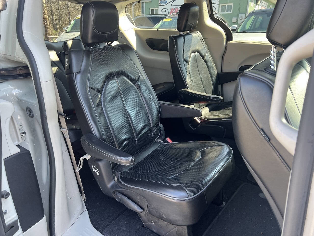 Used 2020 Chrysler Pacifica Limited FWD image 15