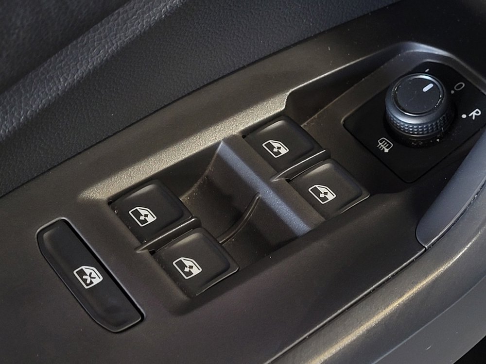 Used 2019 Volkswagen Jetta SEL w/ Cold Weather Package FWD image 27