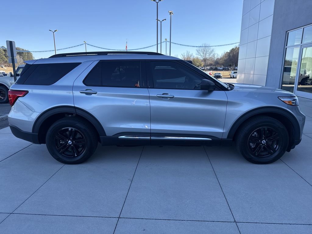 Used 2024 Ford Explorer XLT image 8