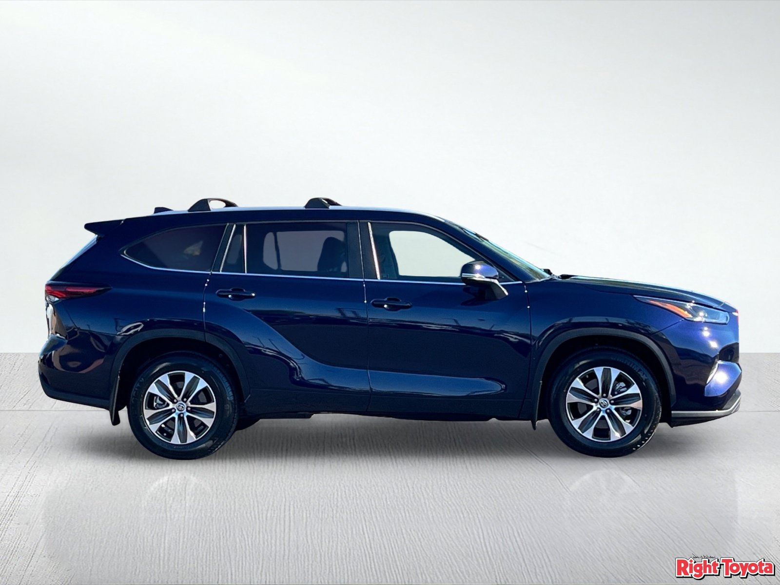 Used 2024 Toyota Highlander XLE AWD/4WD image 7