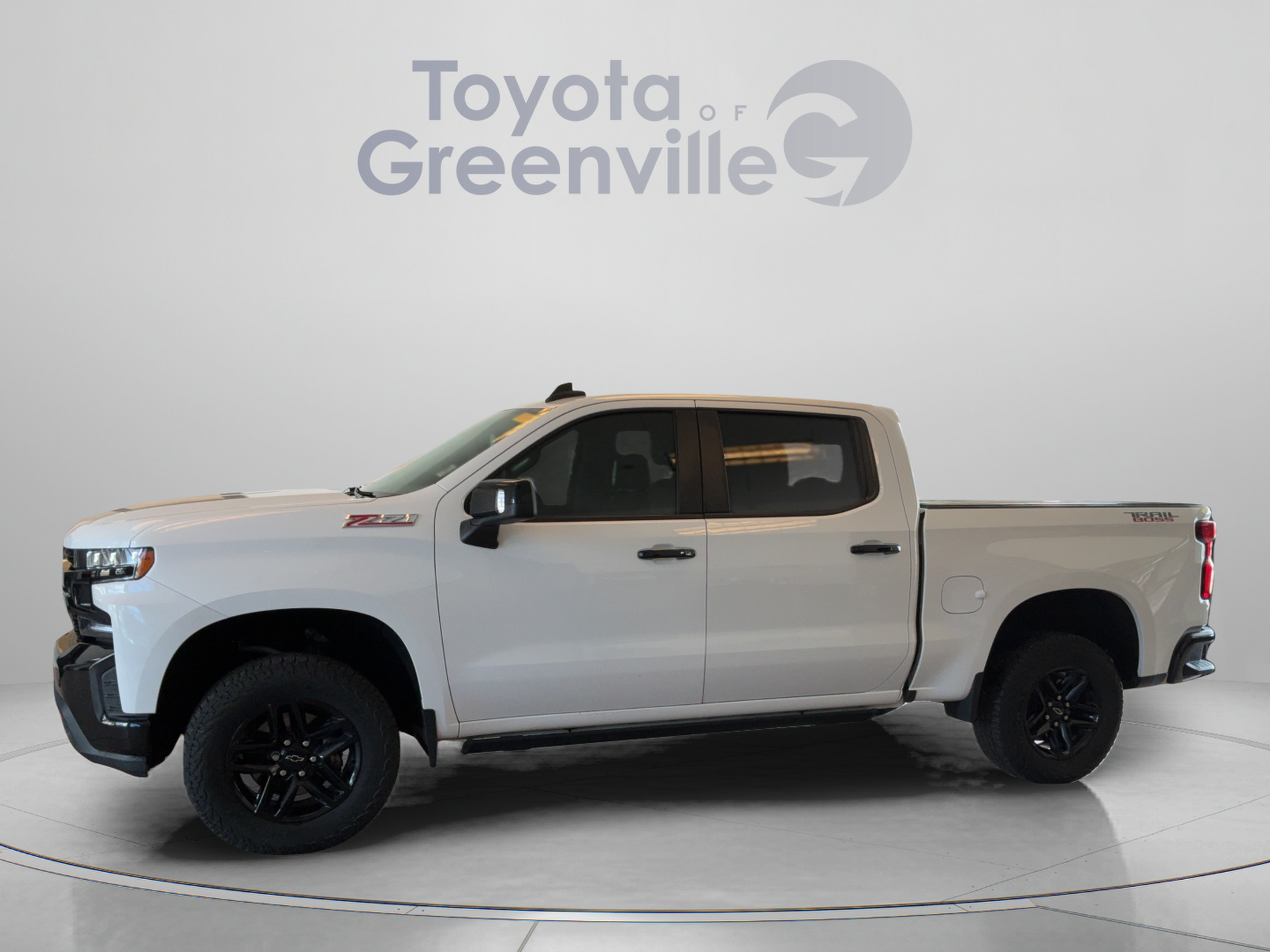 Used 2021 Chevrolet Silverado 1500 LT Trail Boss w/ Convenience Package II AWD/4WD image 2