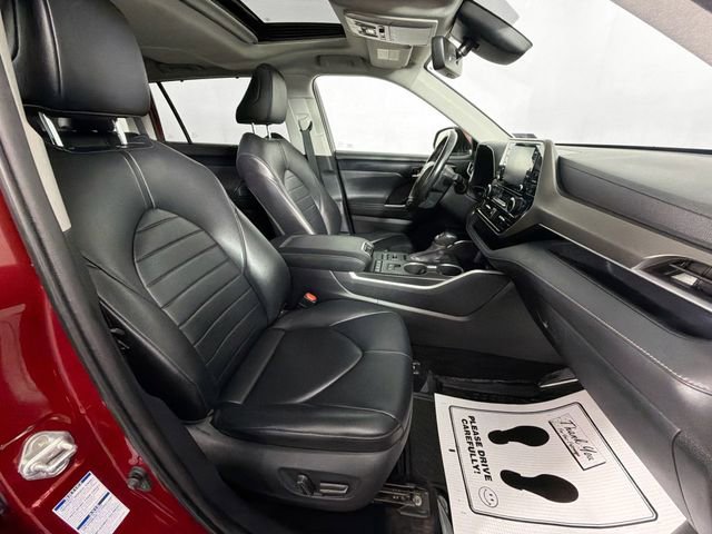 Used 2020 Toyota Highlander XLE AWD/4WD image 31