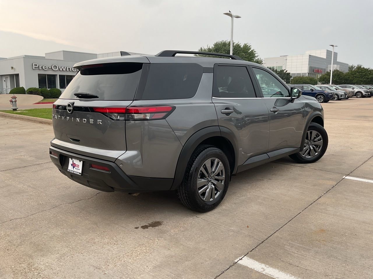 Used 2025 Nissan Pathfinder SV FWD image 5