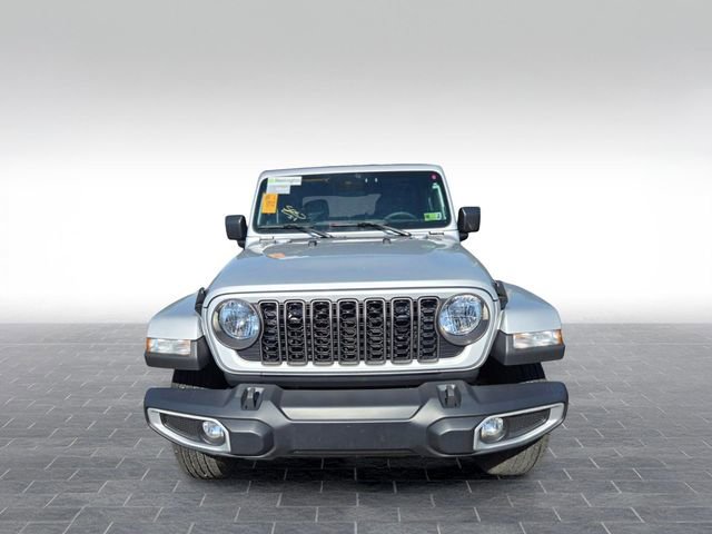 Used 2024 Jeep Gladiator Sport AWD/4WD image 2