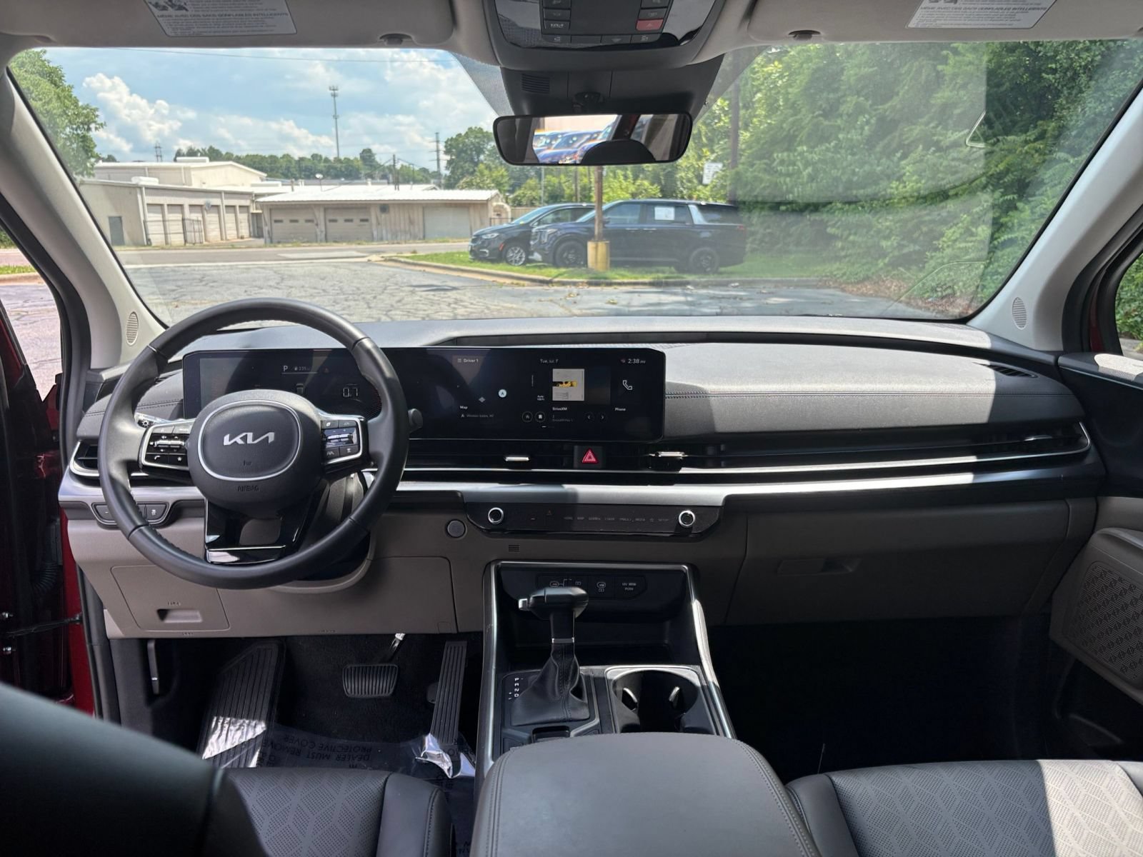 Used 2026 Kia Carnival FWD image 30