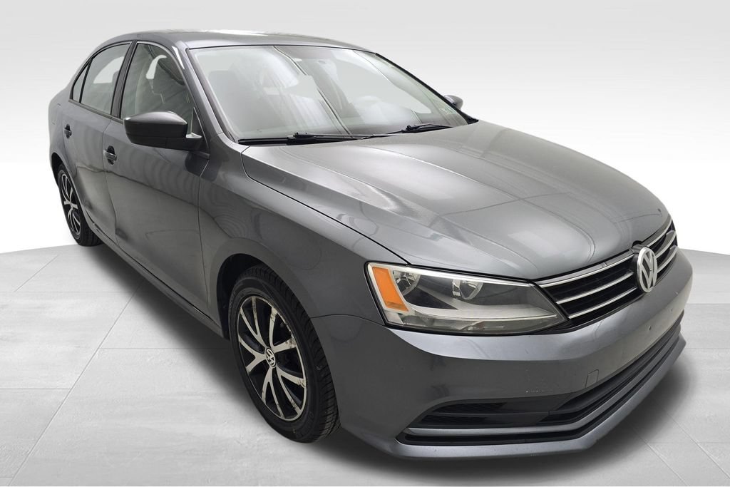 Used 2016 Volkswagen Jetta SE FWD image 2