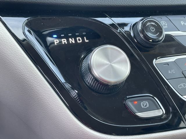 Used 2023 Chrysler Pacifica Touring-L image 20