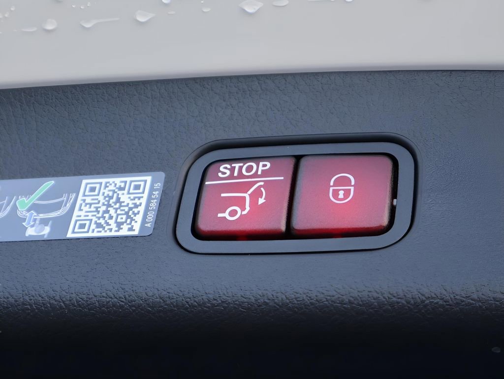 Certified 2025 Mercedes-Benz GLC 300 4MATIC image 18