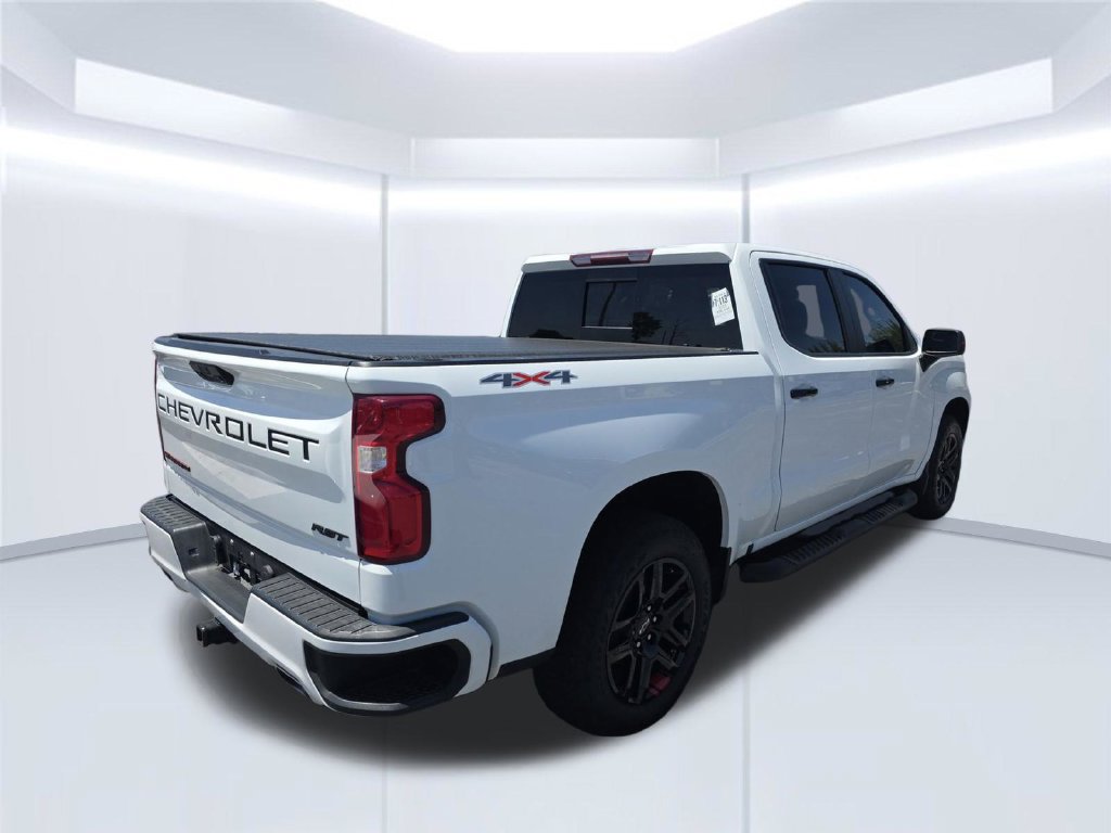 Used 2023 Chevrolet Silverado 1500 RST w/ Redline Edition AWD/4WD image 2