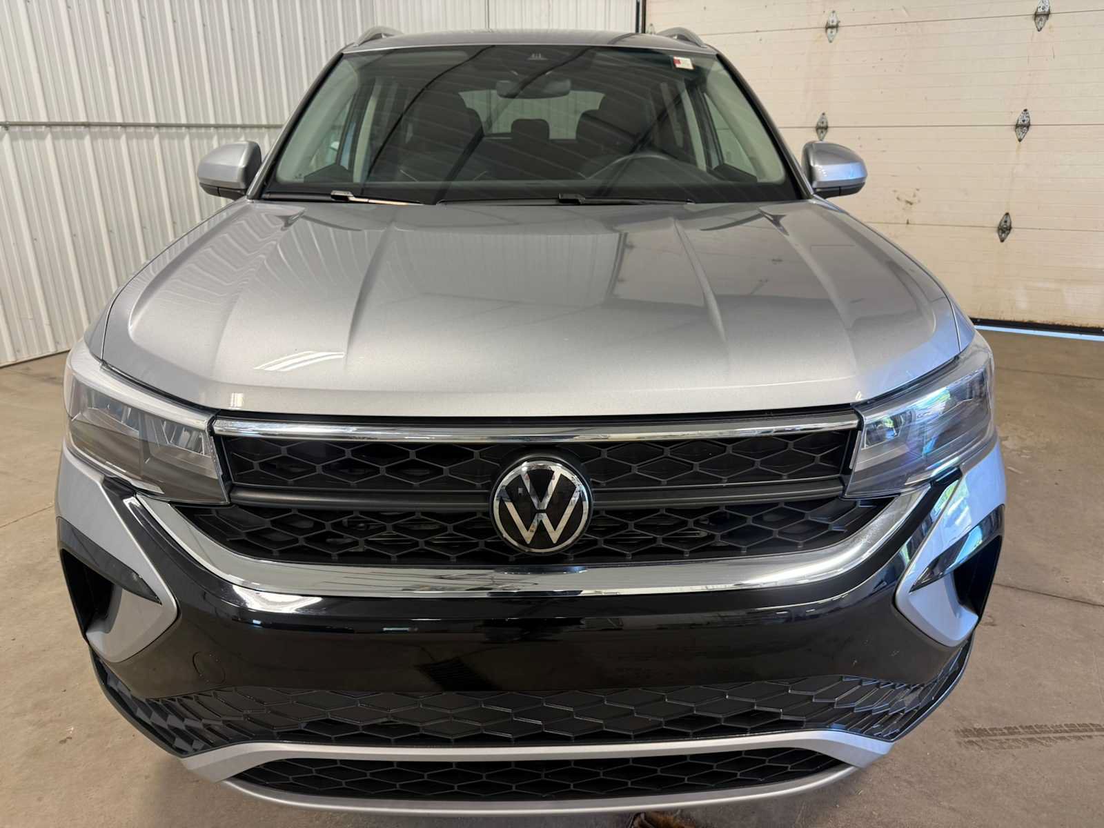 Used 2023 Volkswagen Taos SE FWD image 3
