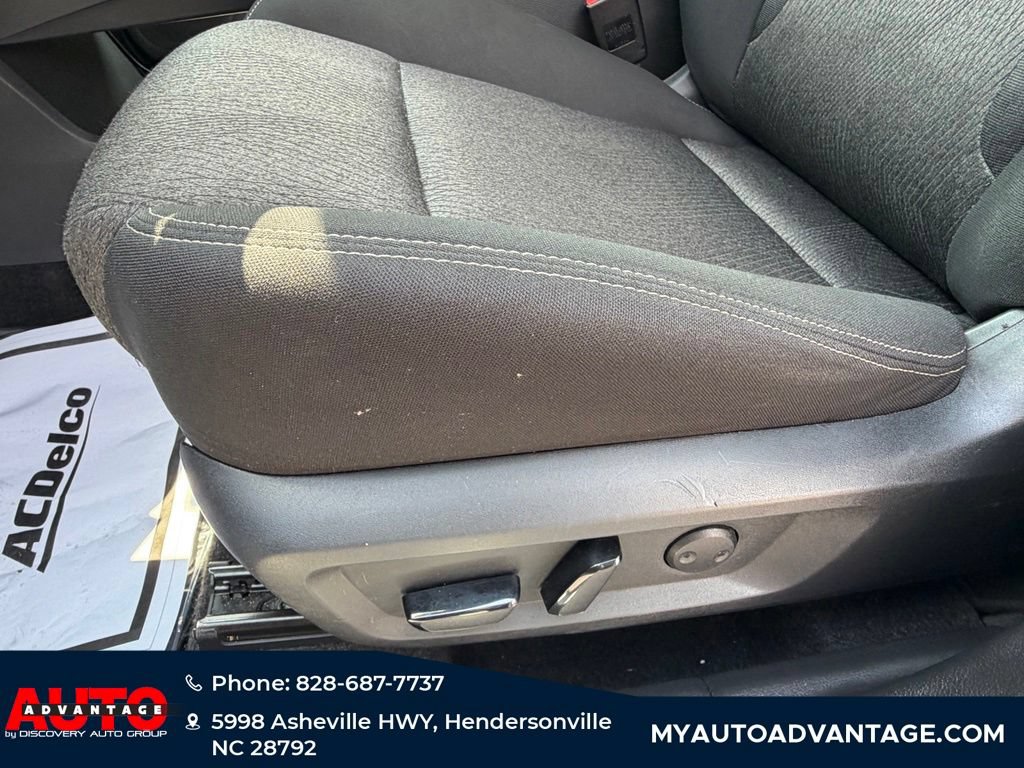 Used 2025 Nissan Rogue SV AWD/4WD image 24