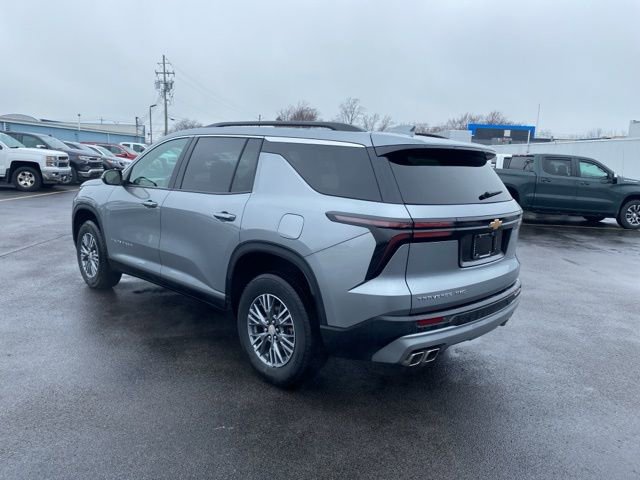 Used 2025 Chevrolet Traverse LT image 7