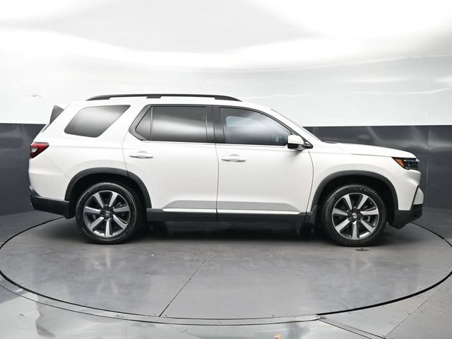 Used 2023 Honda Pilot Touring image 4