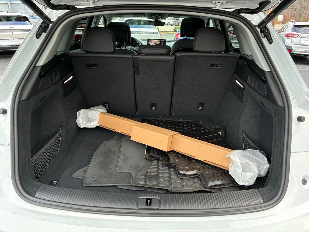 Used 2023 Audi Q5 2.0T Premium w/ Convenience Package image 12