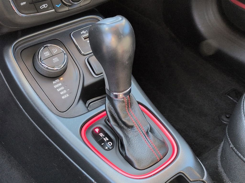 Used 2020 Jeep Compass Trailhawk image 14