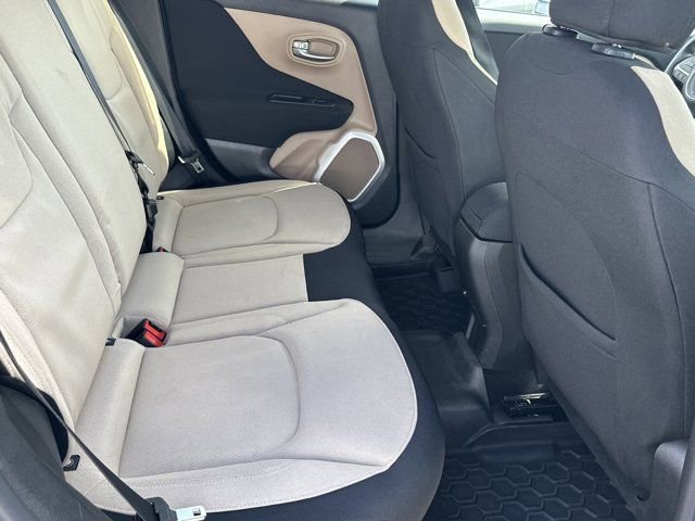 Used 2016 Jeep Renegade Latitude image 18