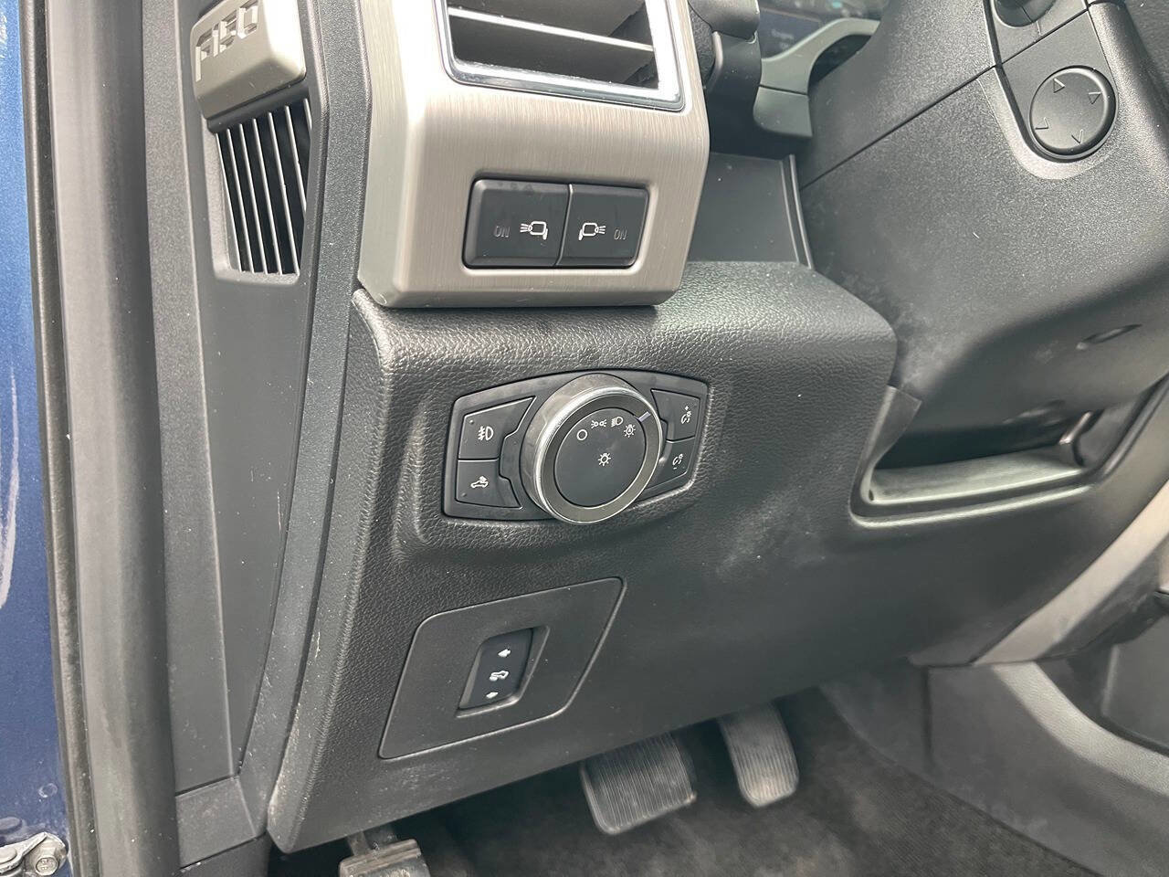 Used 2015 Ford F150 Platinum w/ Trailer Tow Package image 25