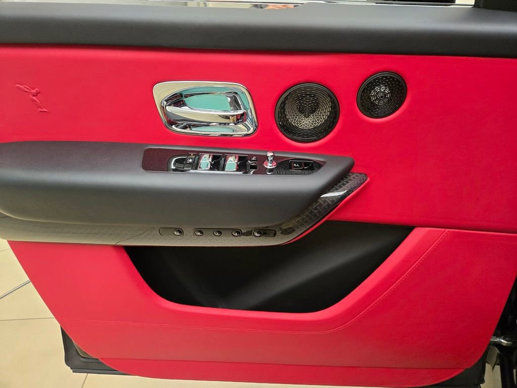 Certified 2022 Rolls-Royce Cullinan Black Badge w/ Dark Exterior Package image 29