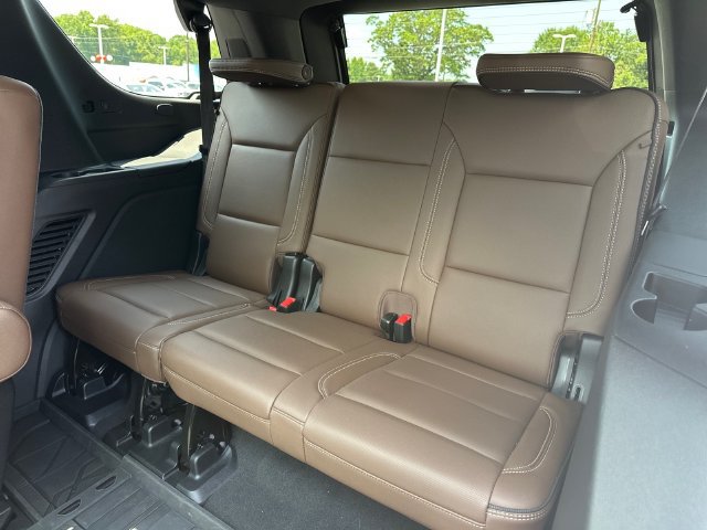 Used 2025 Chevrolet Tahoe High Country AWD/4WD image 19