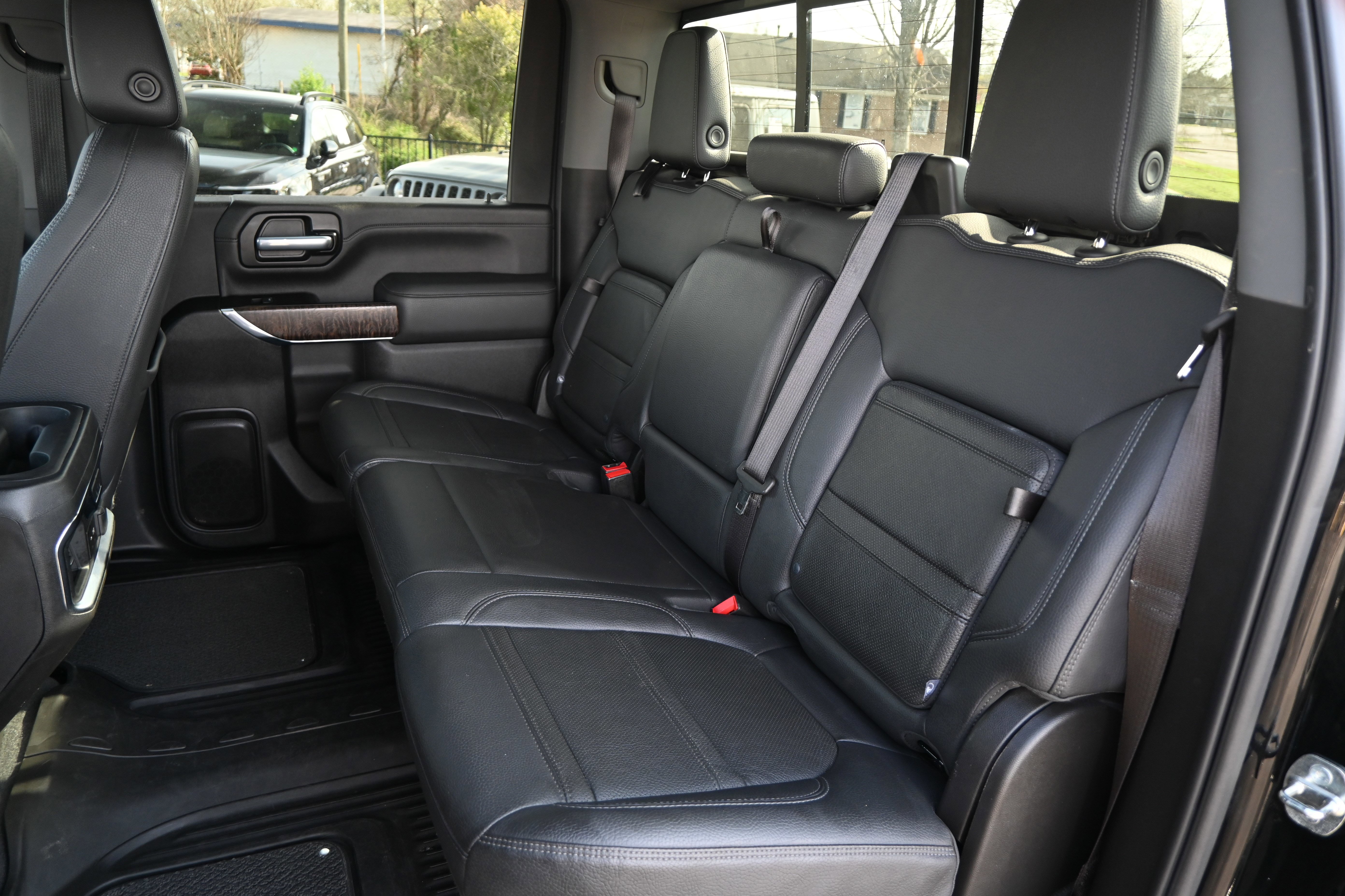 Used 2021 GMC Sierra 2500 Denali w/ Denali Black Diamond Edition image 11