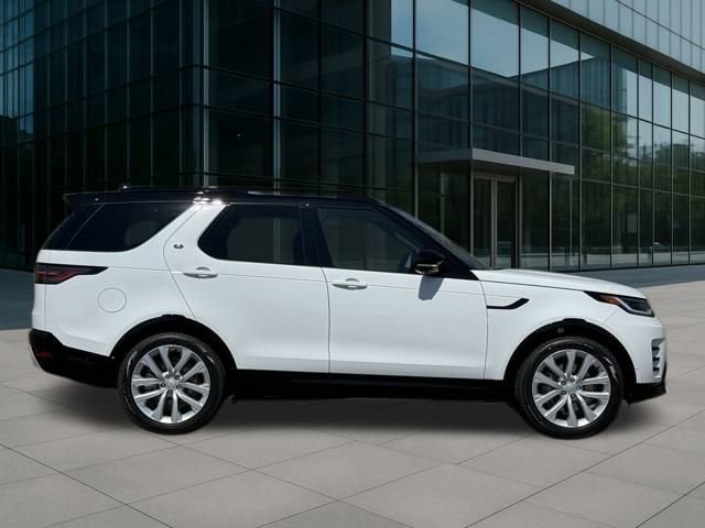 New 2024 Land Rover Discovery Dynamic SE image 6